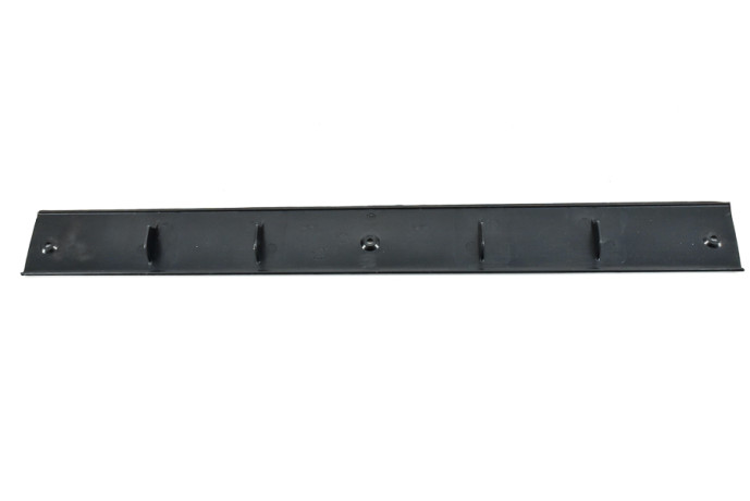 Carpet holding trim