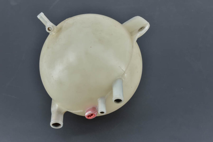 Engine water degasing box