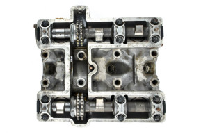 Carb cylinder head without rocker cover