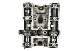 Carb cylinder head without rocker cover