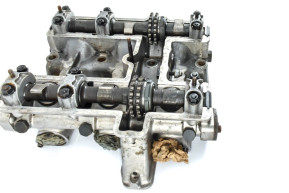 Carb cylinder head without rocker cover
