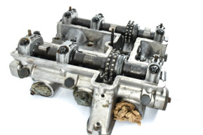 Carb cylinder head without rocker cover
