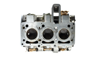 Carb cylinder head without rocker cover