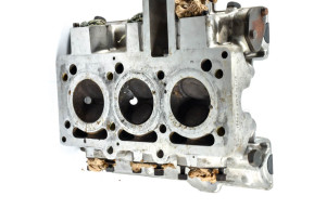 Carb cylinder head without rocker cover