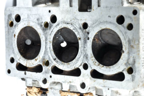 Carb cylinder head without rocker cover