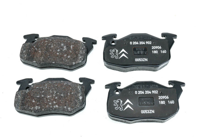 Set of 4 front brake pads