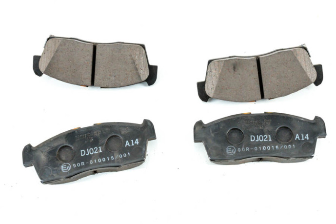 Set of 4 front brake pads
