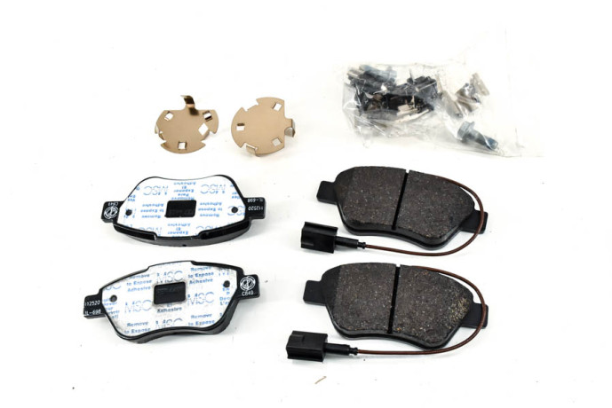 Set of 4 front brake pads