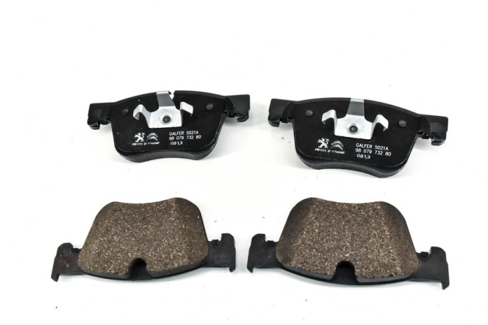 Set of 4 front brake pads