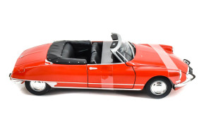 1/24 ds 19 red open convertible - welly