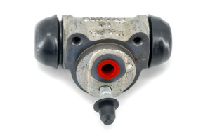Rear wheel cylinder