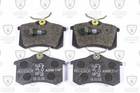 Set of 4 front brake pads