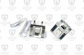 Agrafe enjoliveur...