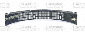Awning grille