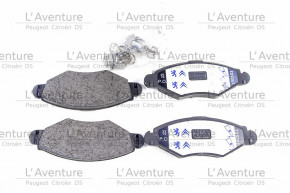 Front pads set