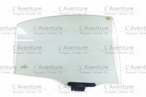 Rear right door glass