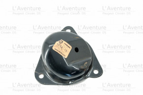 Front right engine mount