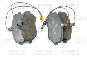 Set of 4 front brake pads
