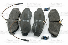 Set of 4 front brake pads