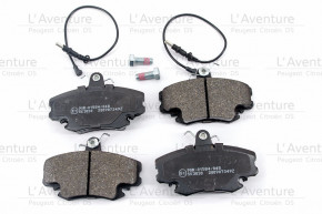 Set of 4 front brake pads