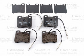 Set of 4 front brake pads