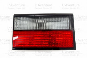Right tail light