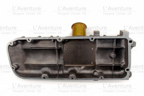 Left cylinder head cover