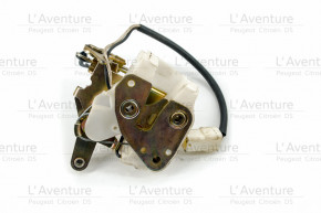 Serrure de porte avant droite