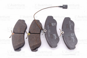 Set of 4 front brake pads