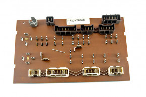 Plate with 17 fuses