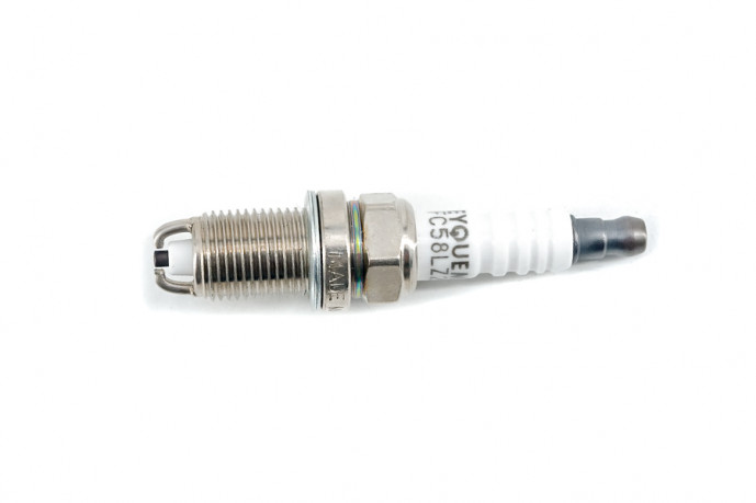 Engine spark plug