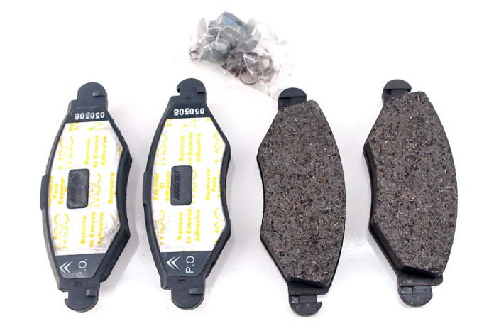 Set of 4 front brake pads