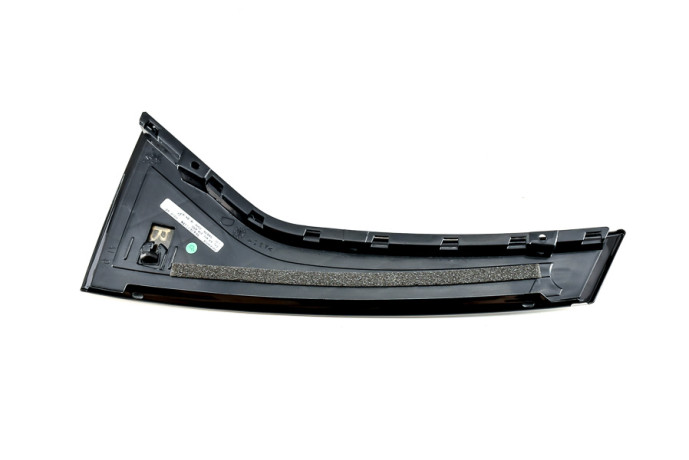 Right rear frame trim