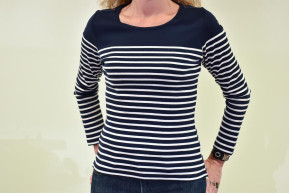 Woman striped sweater avp 2023