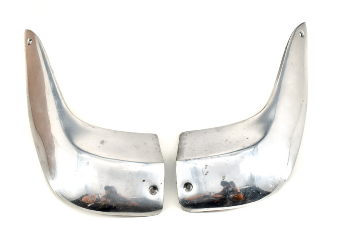 Pair of front wing front shoes