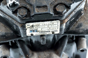 Air conditioning compressor without clut