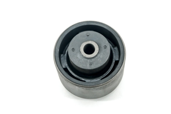 Right engine mount joint