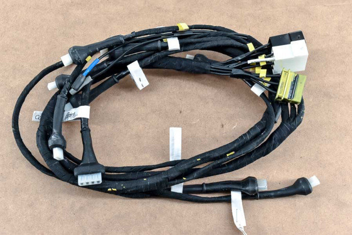 Engine injector harness