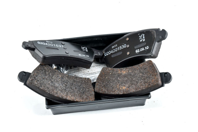 Set of 4 front brake pads