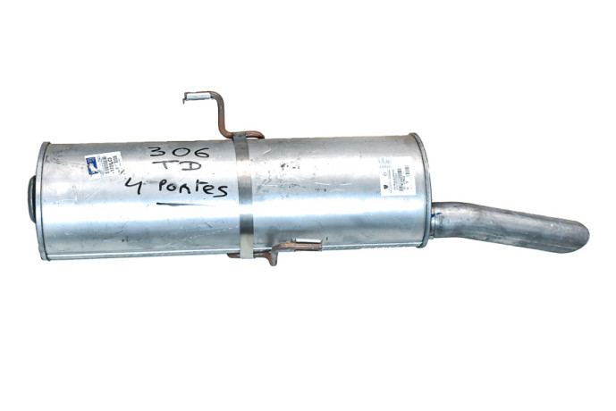 Rear exhaust muffler