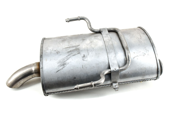 Rear exhaust muffler