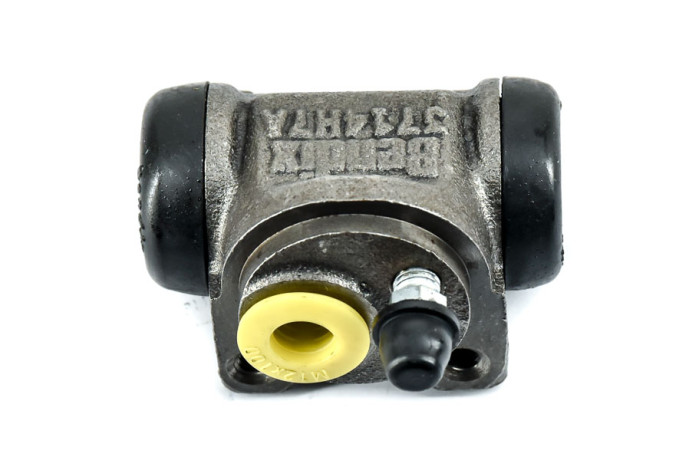 Right wheel cylinder
