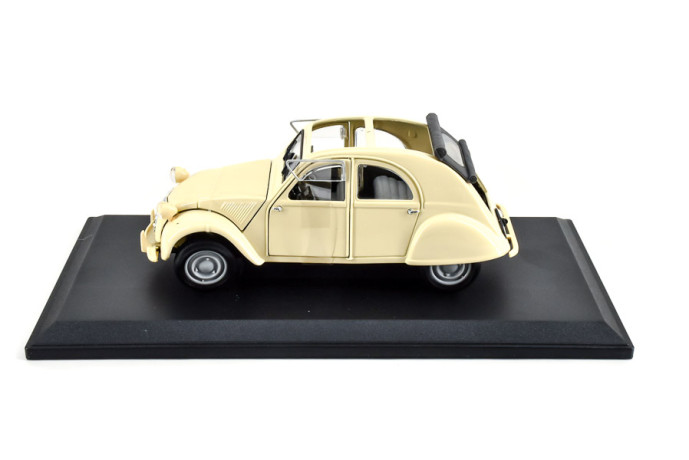 1/18 2cv decapotee creme...